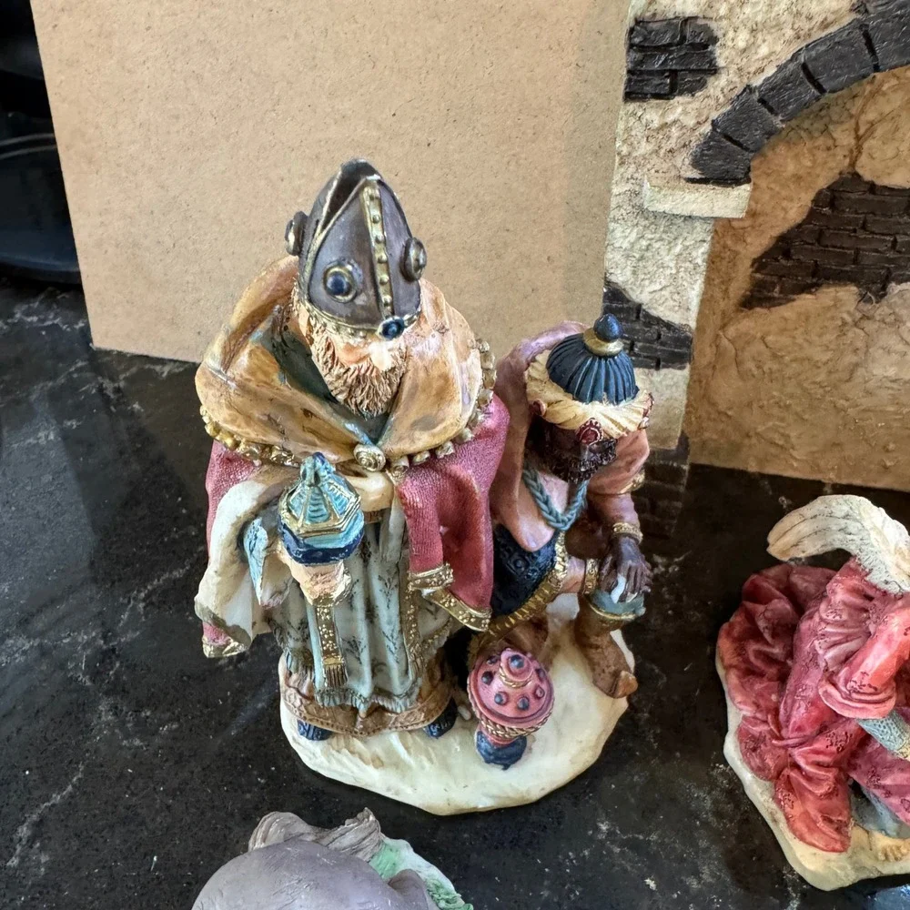 Vintage Holiday Workshop Nativity Set Resin Christmas Manger Scene Figurine READ